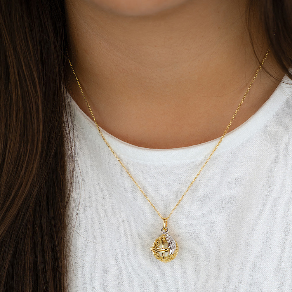 ENGELSRUFER GOLD WHITE PEARL ANGEL WING SOUNDBALL NECKLACE