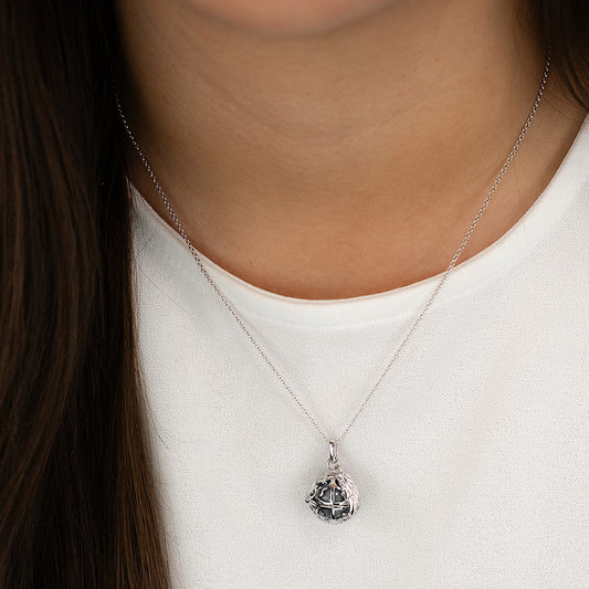 ENGELSRUFER SILVER GREY PEARL ANGEL WING SOUNDBALL NECKLACE